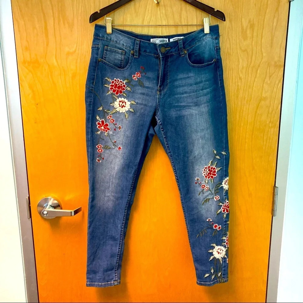 SANDPIPER Sz  8 Embroidered Floral High Rise Skinny Jeans